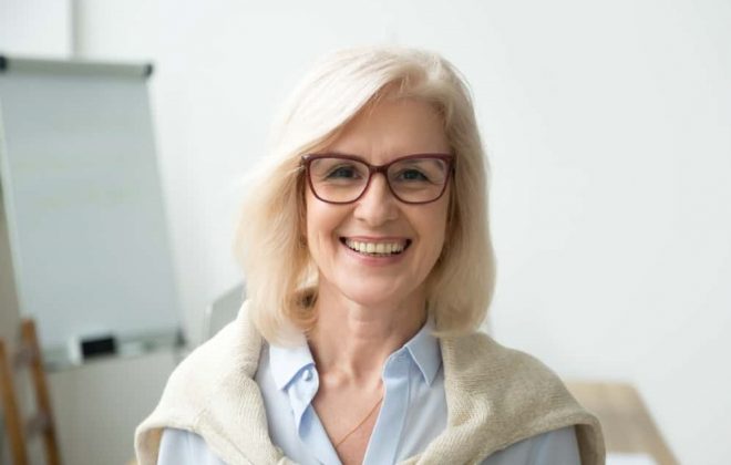 Hairstyles Over 50 With Glasses